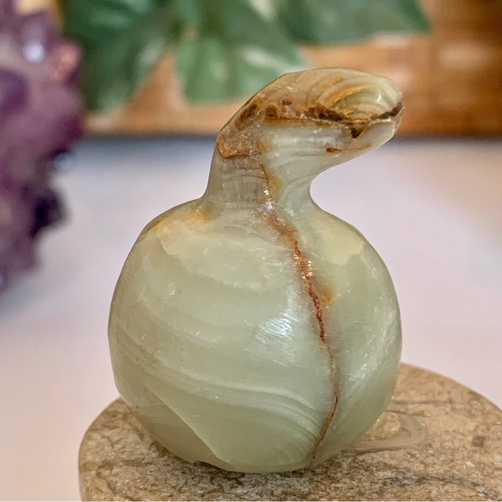 Natural Polished Afghan Jade Fruit Carving Green Onyx Crystal Carved Gourd 1.5" - Picture 2 of 16
